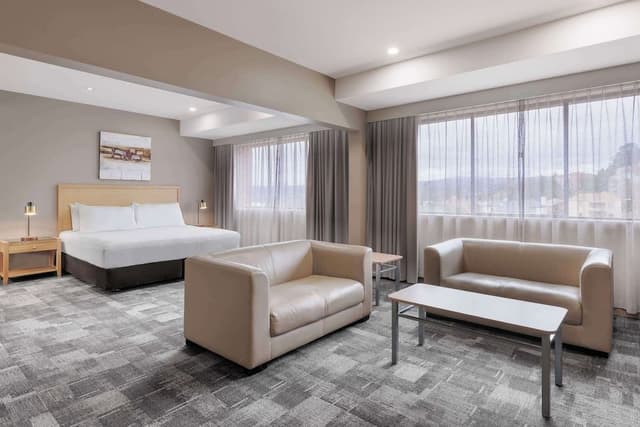 Executive Suite, 1 King Bed, Non Smoking, Jetted Tub