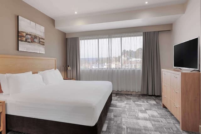 Executive Suite, 1 King Bed, Non Smoking, Jetted Tub