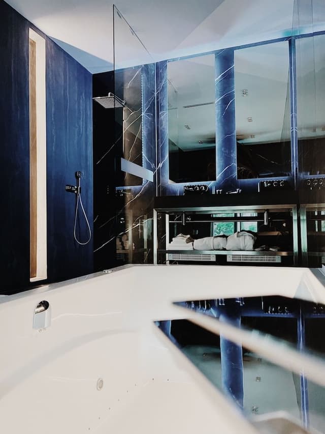 Executive Penthouse, King size bed & Jacuzzi