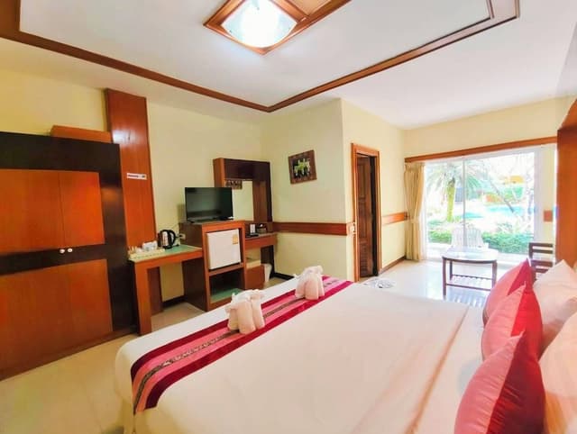 Superior Double Room with Pool View