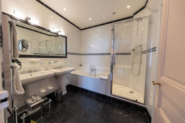 Junior Suite (Vue Paris)