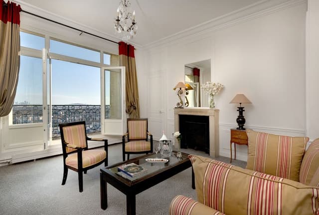 Junior Suite (Vue Paris)