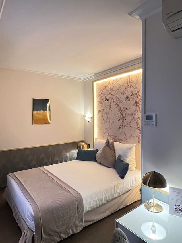 Double Room (Access by stairs 6th floor)