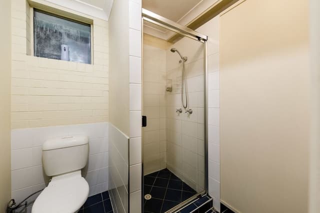 Shared Dormitory, Women only