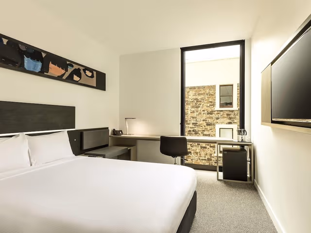 Standard Room, 1 Queen Bed