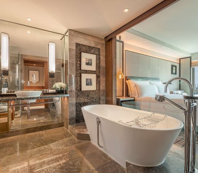 EXECUTIVE KING WITH LOUNGE ACCESS