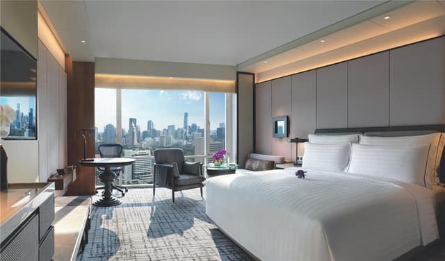 EXECUTIVE KING WITH LOUNGE ACCESS
