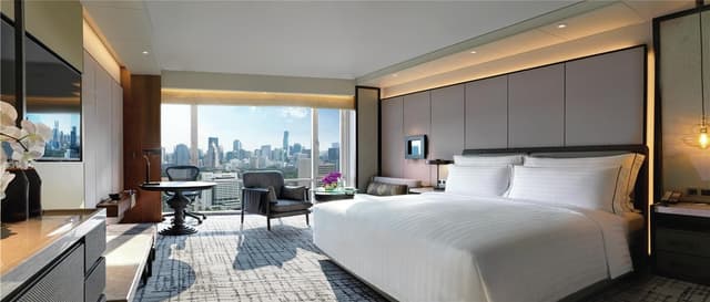 EXECUTIVE KING WITH LOUNGE ACCESS