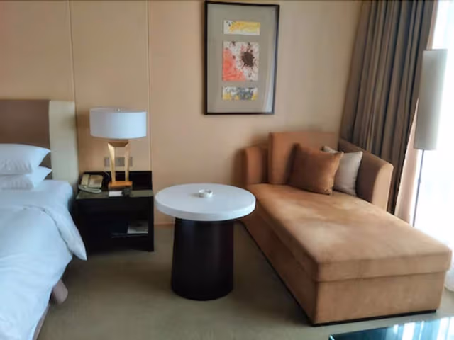 Business Room, Garden View