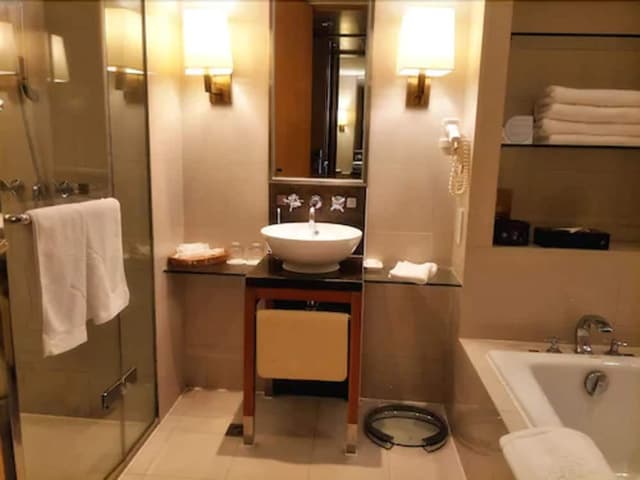 Business Room, Garden View