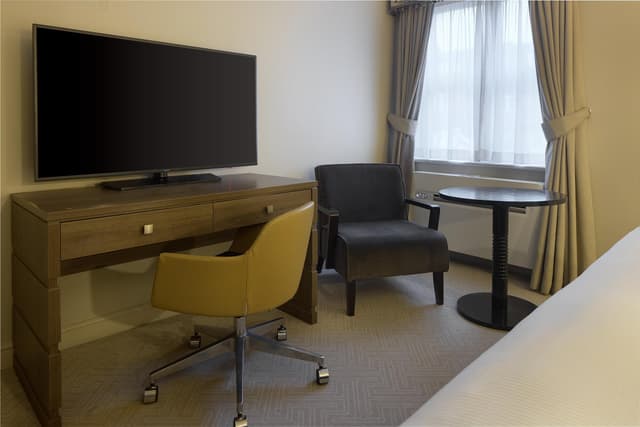 DOUBLE ROOM
