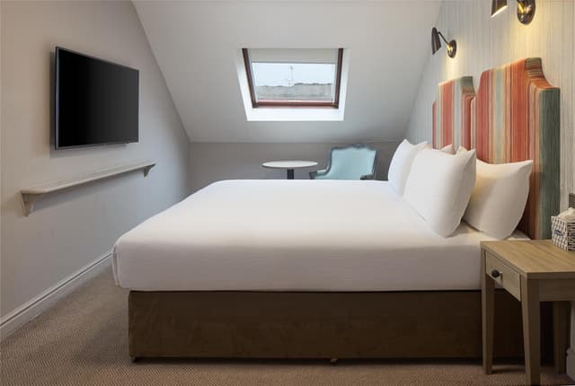 TWO ROOM FAMILY ROOM