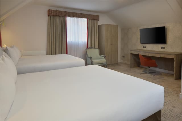 TWO DOUBLE BED GUEST ROOM