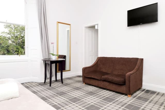 Family Room (4 beds)