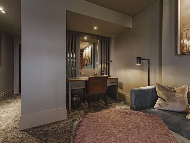 Deluxe Suite