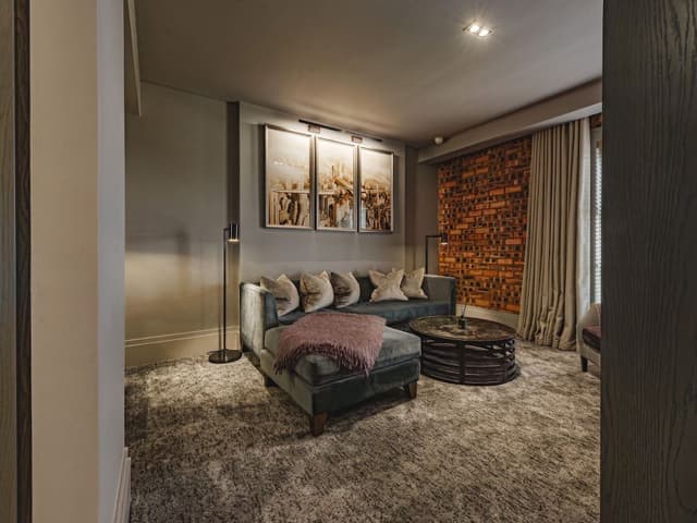 Deluxe Suite