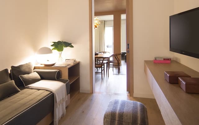 Design Suite, River View