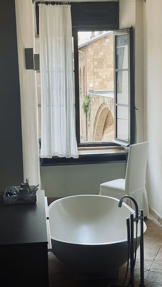 Superior Suite, Annex Building