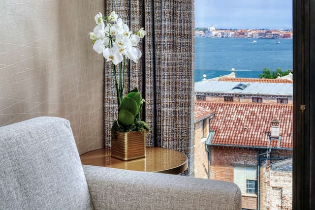 MOLINO JUNIOR SUITE