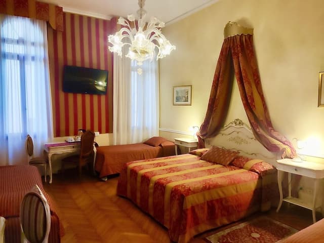 Junior Suite, Private Bathroom