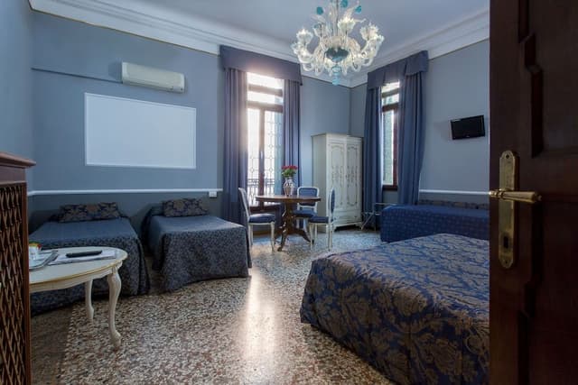 Junior Suite, Private Bathroom