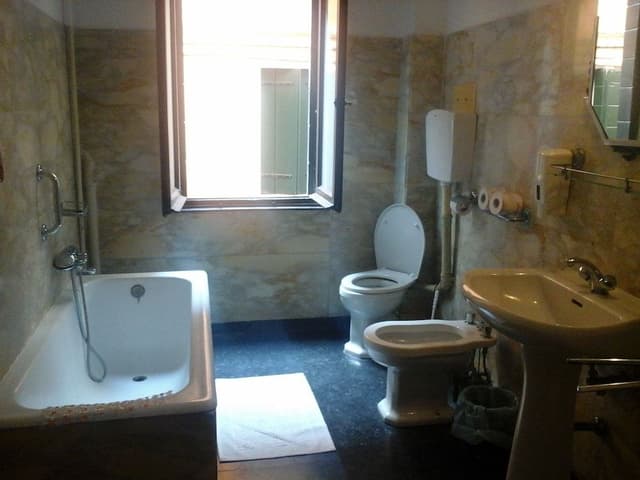 Double Room, Shared Bathroom, Canal View