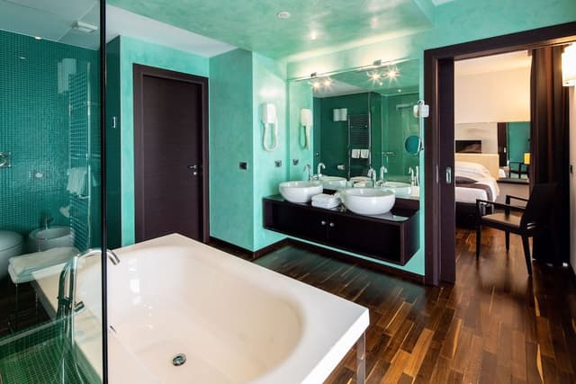 Suite, 1 King Bed, Balcony