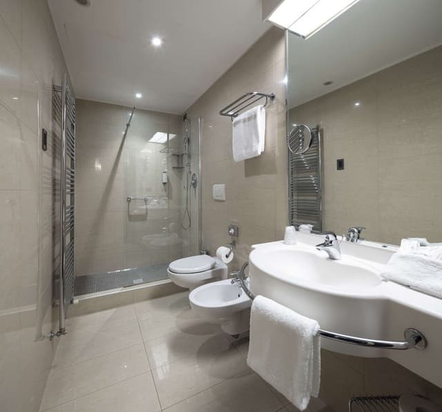 Comfort Twin Room, 2 Bathrooms