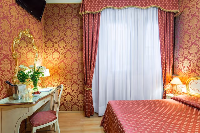 Double Room (4th floor)