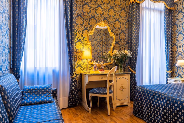 Deluxe Double Room, Canal View and Balcony (1st and 2nd floor)