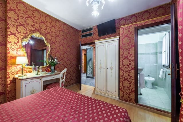 Double Room (4th floor)