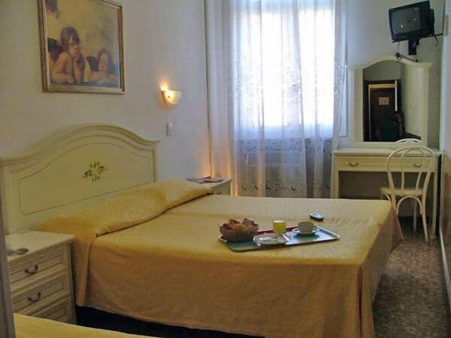Single Room, Private Bathroom