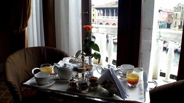 Suite, Canal View