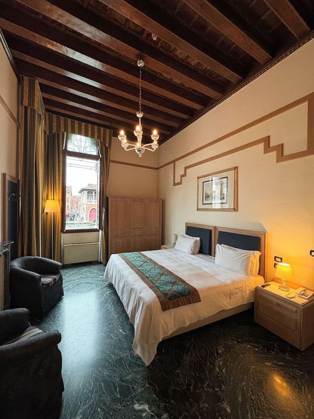 Deluxe Room, Canal View