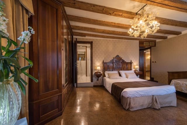 Junior Suite, Canal View (Grand Canal View / Rialto Bridge)