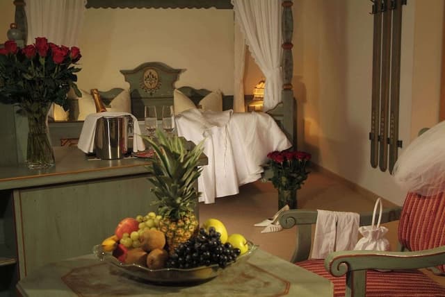 Family Room, 1 King Bed (with Sofabed)
