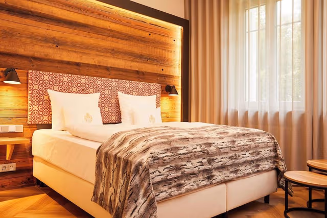 Family Room, 1 King Bed (with Sofabed)