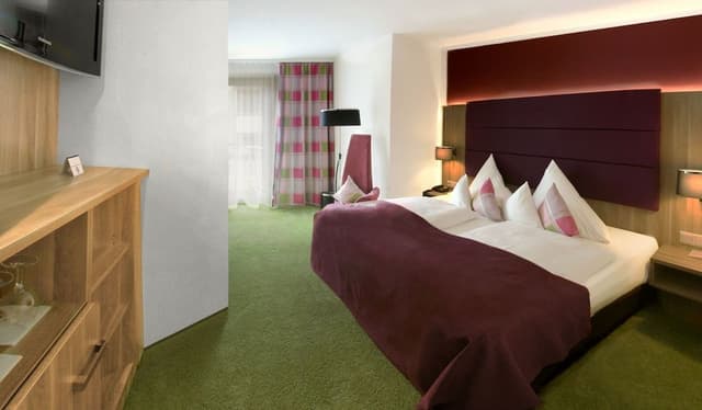 Deluxe Suite, 1 King Bed