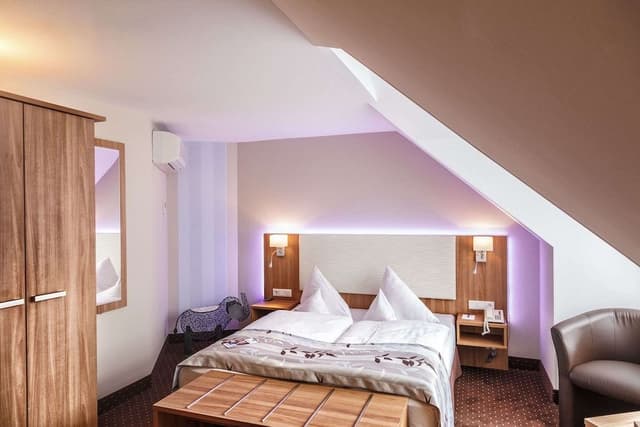 Standard Room, 1 Queen Bed