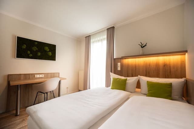 Double Room, 1 Queen Bed