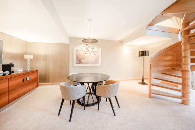 1 BEDROOM PANORAMIC SUITE - LOUNGE ACCESS