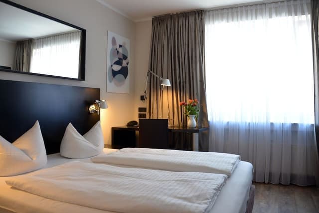 Double Room, 1 King Bed