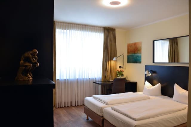 Double Room, 1 King Bed
