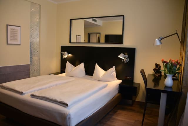 Double Room, 1 King Bed