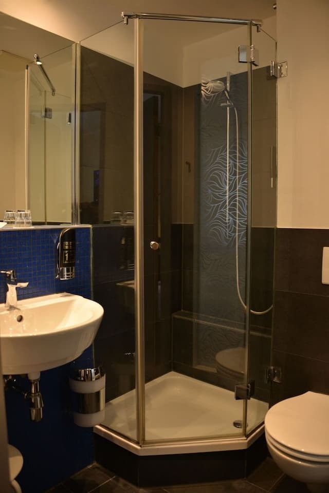 Standard Room, 1 Queen Bed