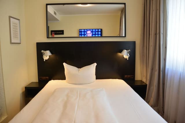 Standard Room, 1 Queen Bed
