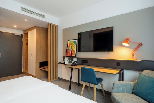 Standard Room, 1 King Bed
