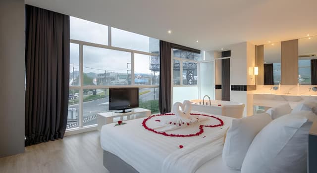 Honeymoon Suite