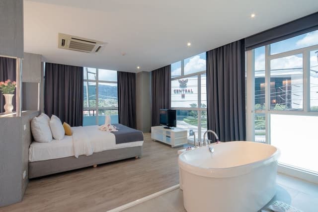 Honeymoon Suite with Balcony