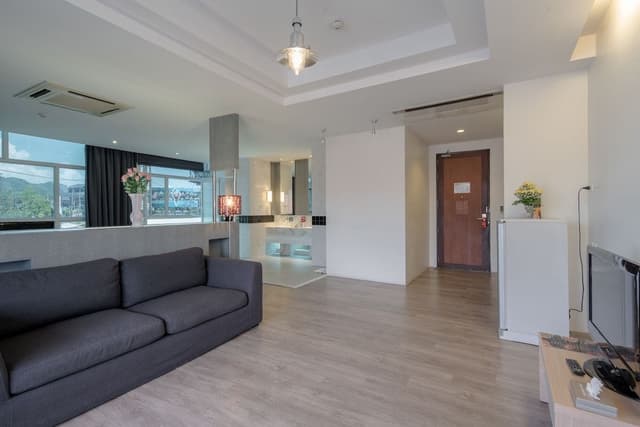 Honeymoon Suite with Balcony